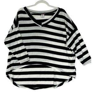 Pretty Young Thing Black & White High Low Light Sweater 3/4 Sleeve Size‎ L NWOT